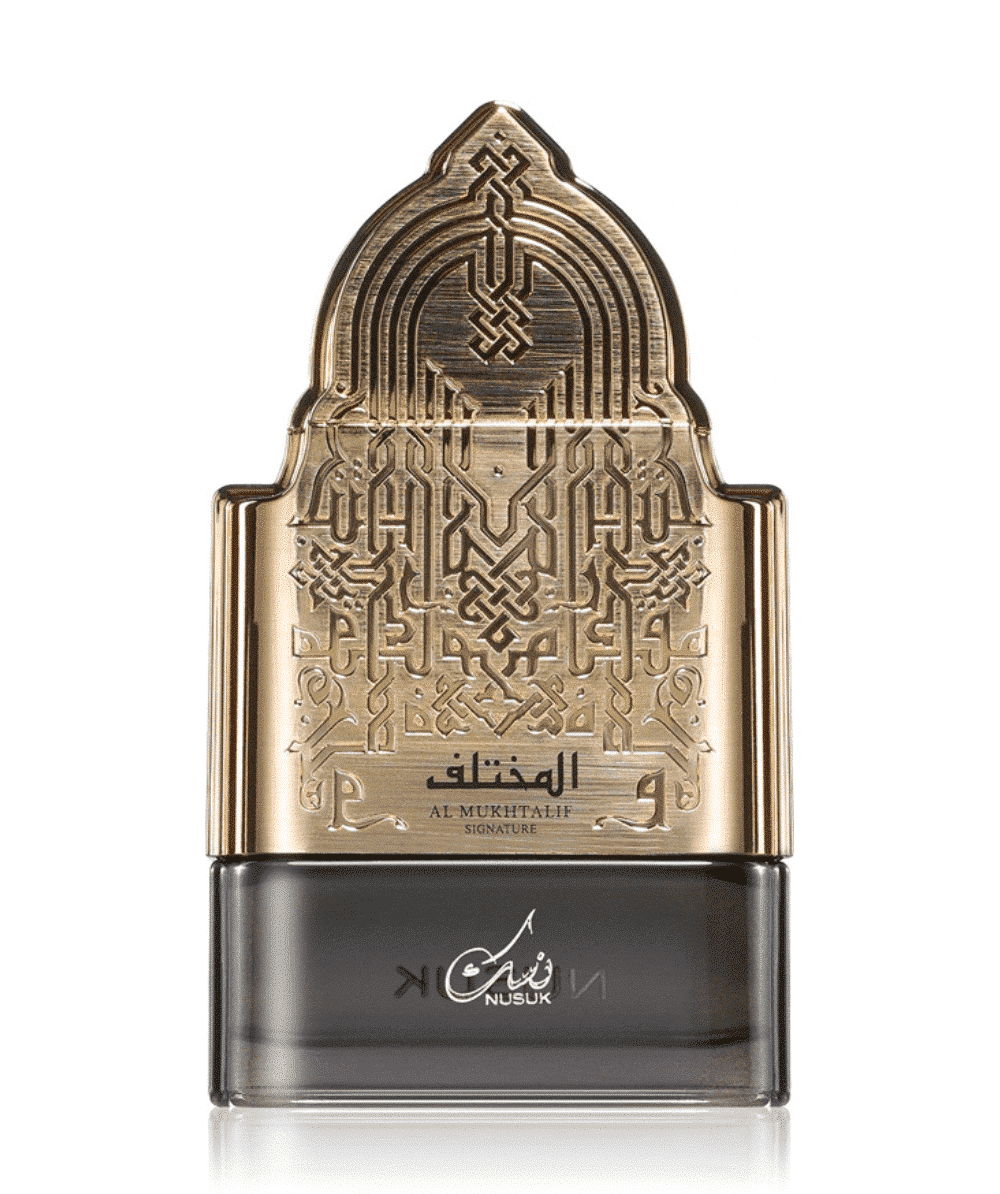Al Mukhtalif Signature de Nusuk est un parfum Boisé Aromatique pour homme.